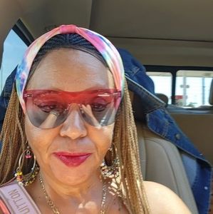 Meet your Posher, Inez